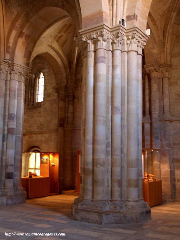 PILAR CRUCIFORME DEL LA NAVE CENTRAL
